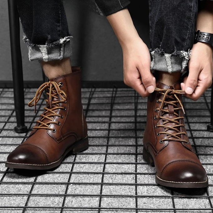 Men’s Vintage Lace-Up Boots