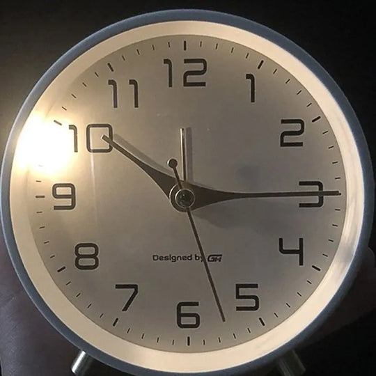 Silent Scandinavian Table Clock with Minimalist Design