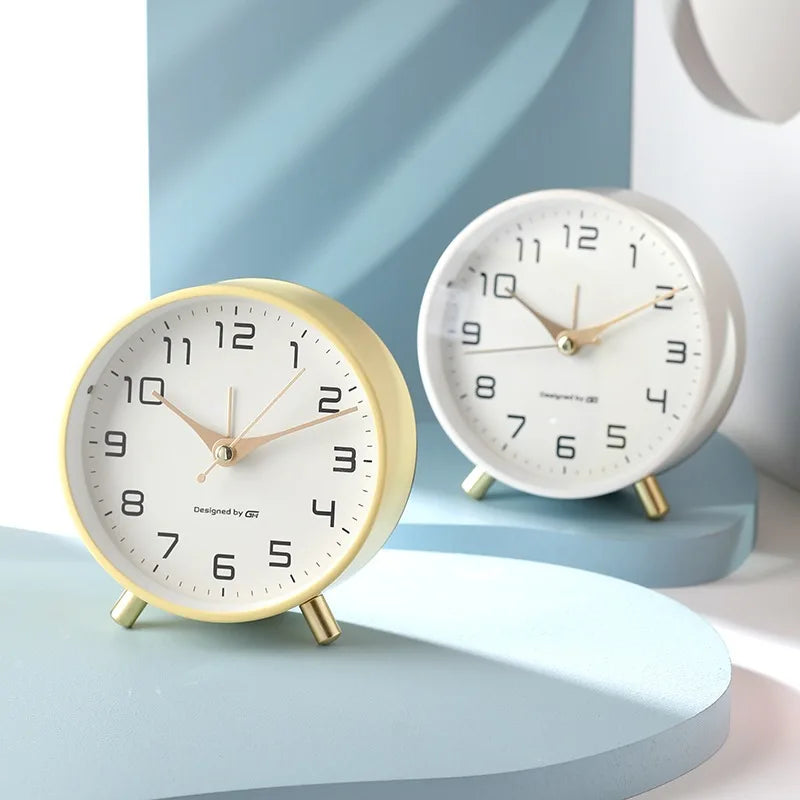 Silent Scandinavian Table Clock with Minimalist Design