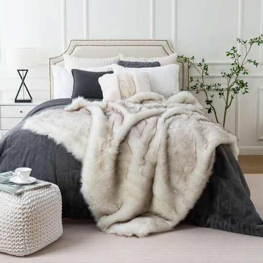 Luxurious Faux Fur Blanket – Soft, Warm & Elegant for Any Room