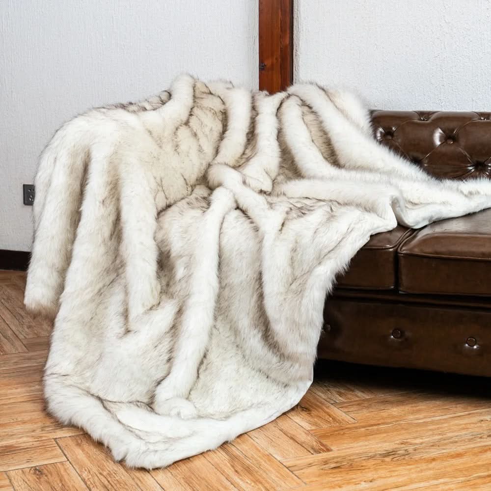 Luxurious Faux Fur Blanket – Soft, Warm & Elegant for Any Room