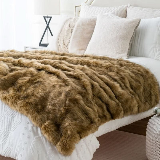 Luxurious Faux Fur Blanket – Soft, Warm & Elegant for Any Room