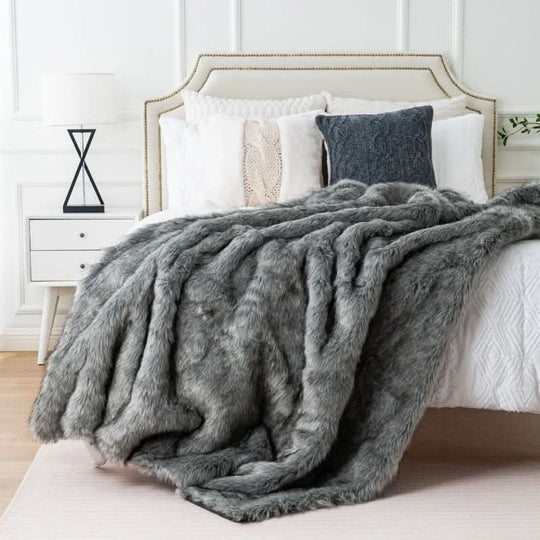 Luxurious Faux Fur Blanket – Soft, Warm & Elegant for Any Room